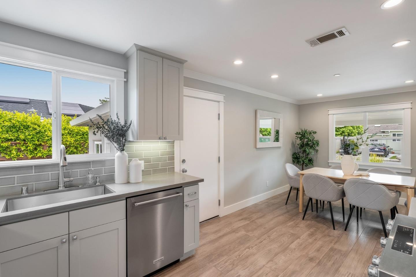 Detail Gallery Image 14 of 48 For 409 Poinsettia Ave, San Mateo,  CA 94403 - 4 Beds | 2 Baths