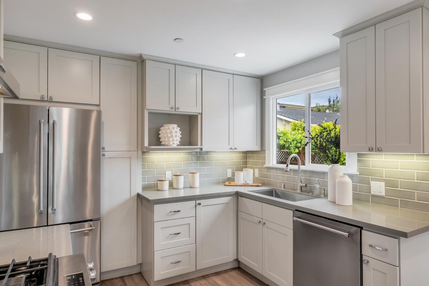 Detail Gallery Image 15 of 48 For 409 Poinsettia Ave, San Mateo,  CA 94403 - 4 Beds | 2 Baths