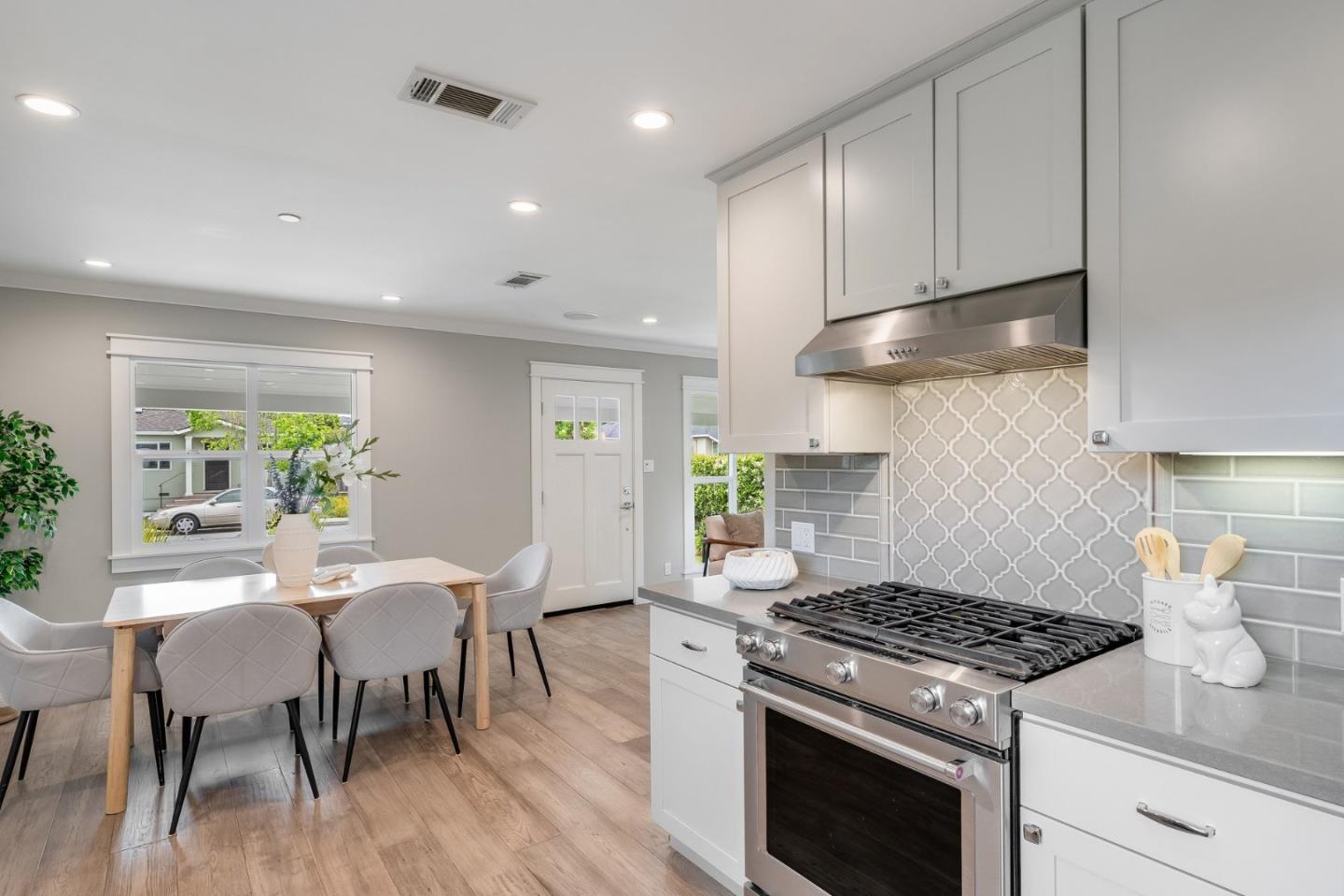 Detail Gallery Image 16 of 48 For 409 Poinsettia Ave, San Mateo,  CA 94403 - 4 Beds | 2 Baths