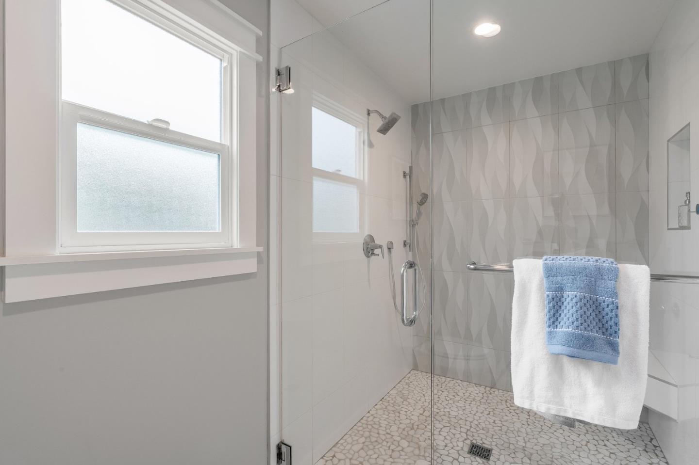 Detail Gallery Image 26 of 48 For 409 Poinsettia Ave, San Mateo,  CA 94403 - 4 Beds | 2 Baths