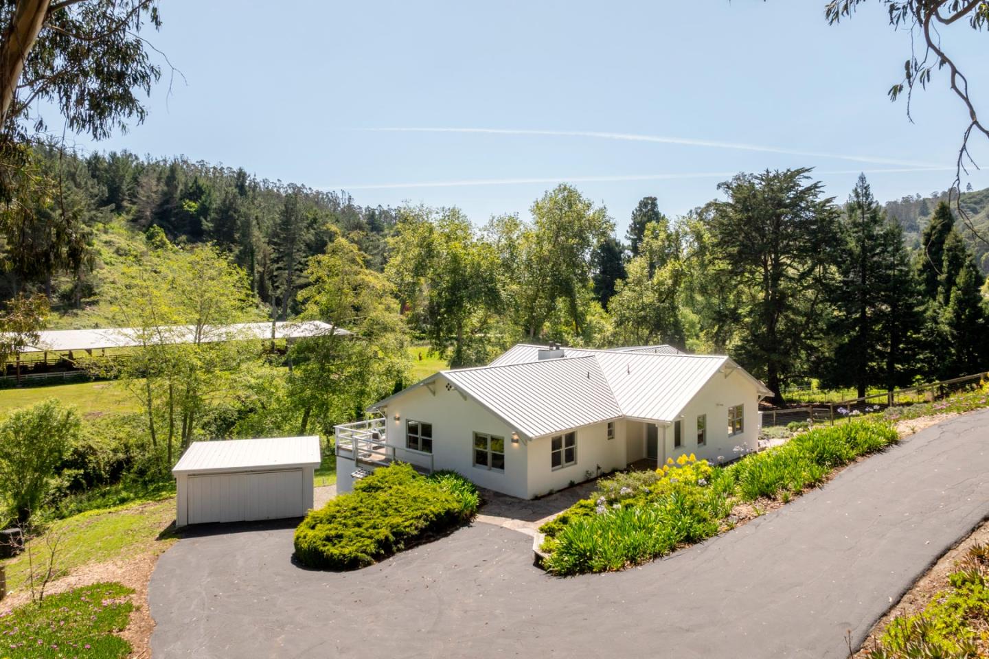 Detail Gallery Image 5 of 14 For 2570 Purisima Creek Rd, Half Moon Bay,  CA 94019 - 4 Beds | 3 Baths