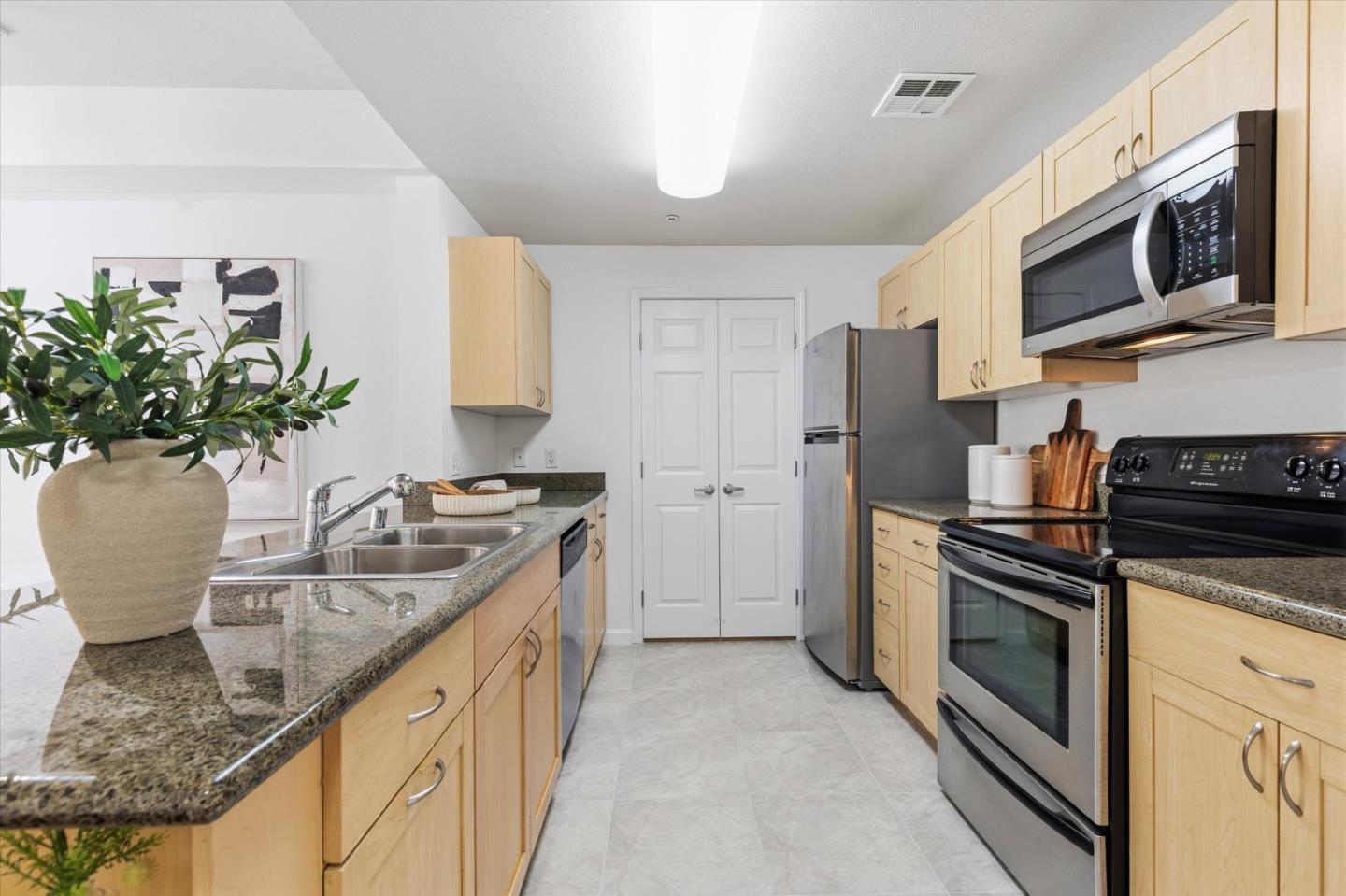 Detail Gallery Image 4 of 21 For 1550 Technology Dr #2105,  San Jose,  CA 95110 - 2 Beds | 2 Baths