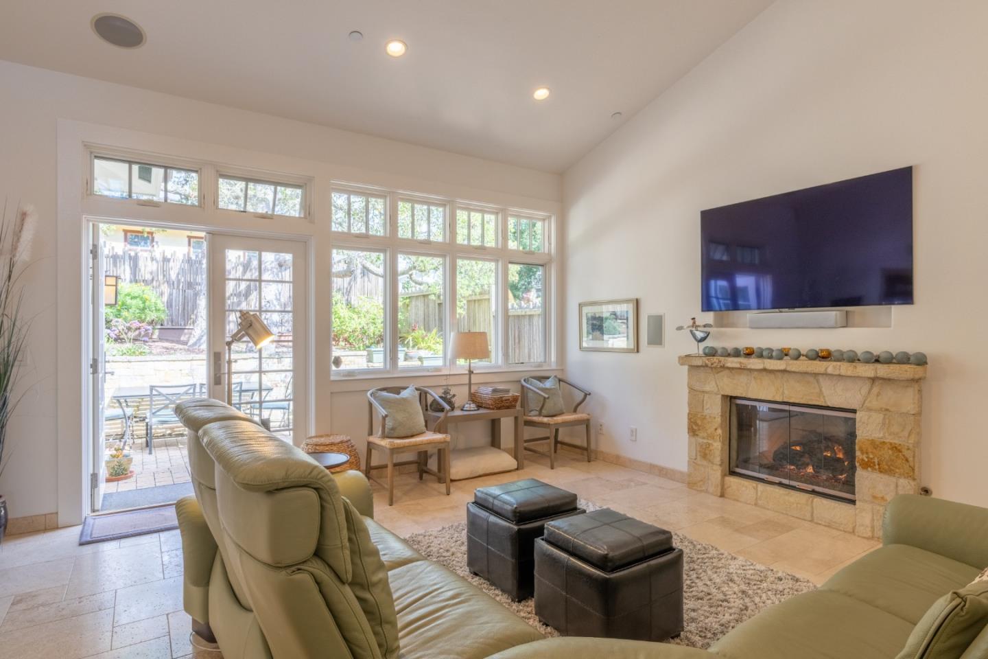 Detail Gallery Image 13 of 29 For 24785 Santa Rita St, Carmel,  CA 93923 - 3 Beds | 2 Baths