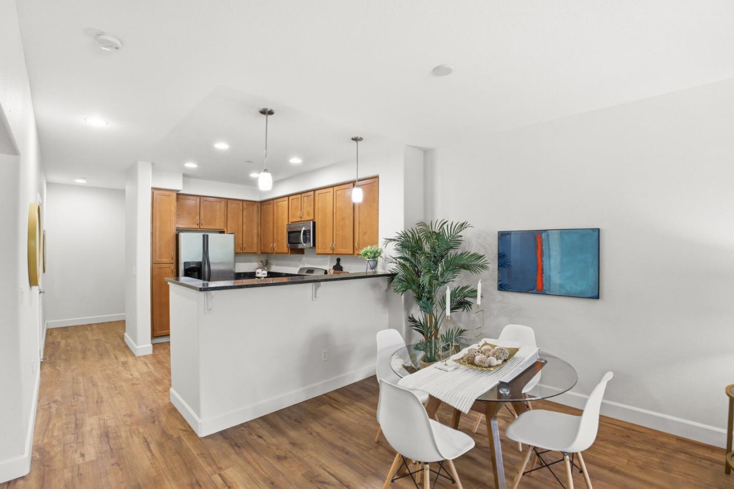 Detail Gallery Image 5 of 41 For 1388 Broadway #103,  Millbrae,  CA 94030 - 2 Beds | 2 Baths