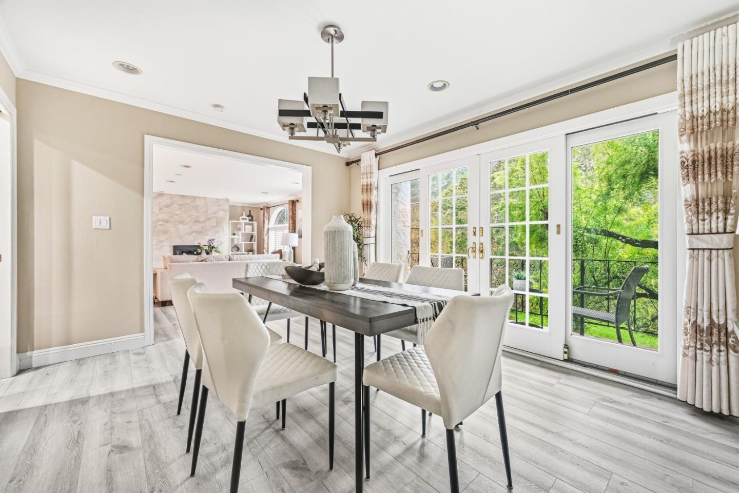 Detail Gallery Image 10 of 47 For 3202 E Laurel Creek Rd, Belmont,  CA 94002 - 3 Beds | 3 Baths