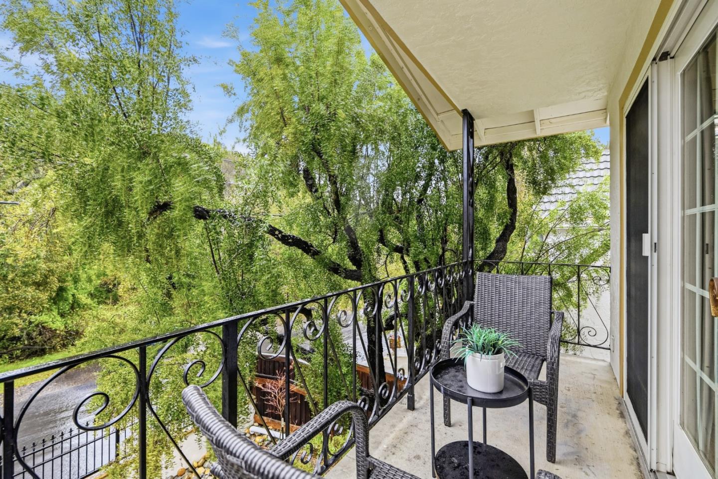 Detail Gallery Image 11 of 47 For 3202 E Laurel Creek Rd, Belmont,  CA 94002 - 3 Beds | 3 Baths