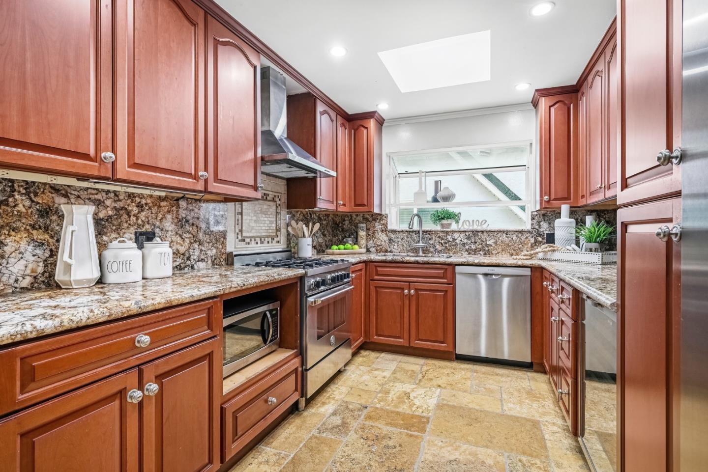 Detail Gallery Image 15 of 47 For 3202 E Laurel Creek Rd, Belmont,  CA 94002 - 3 Beds | 3 Baths