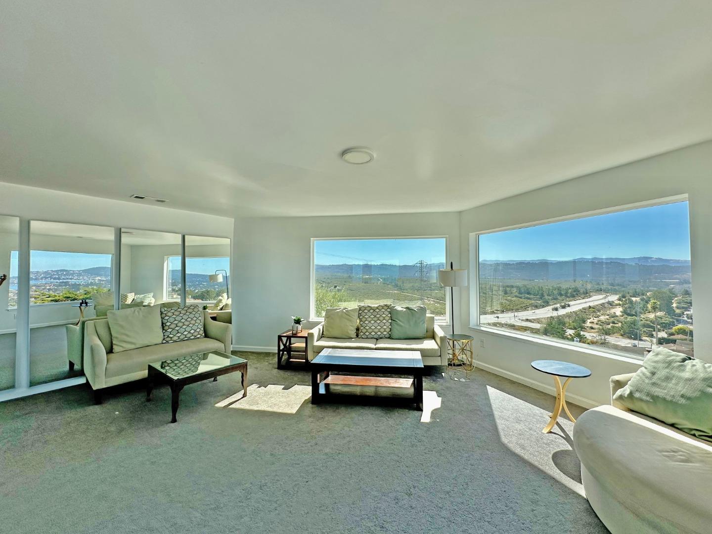 Detail Gallery Image 5 of 77 For 1364 Skyview Dr, Seaside,  CA 93955 - 7 Beds | 3/1 Baths