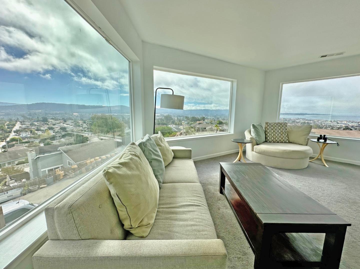 Detail Gallery Image 6 of 77 For 1364 Skyview Dr, Seaside,  CA 93955 - 7 Beds | 3/1 Baths