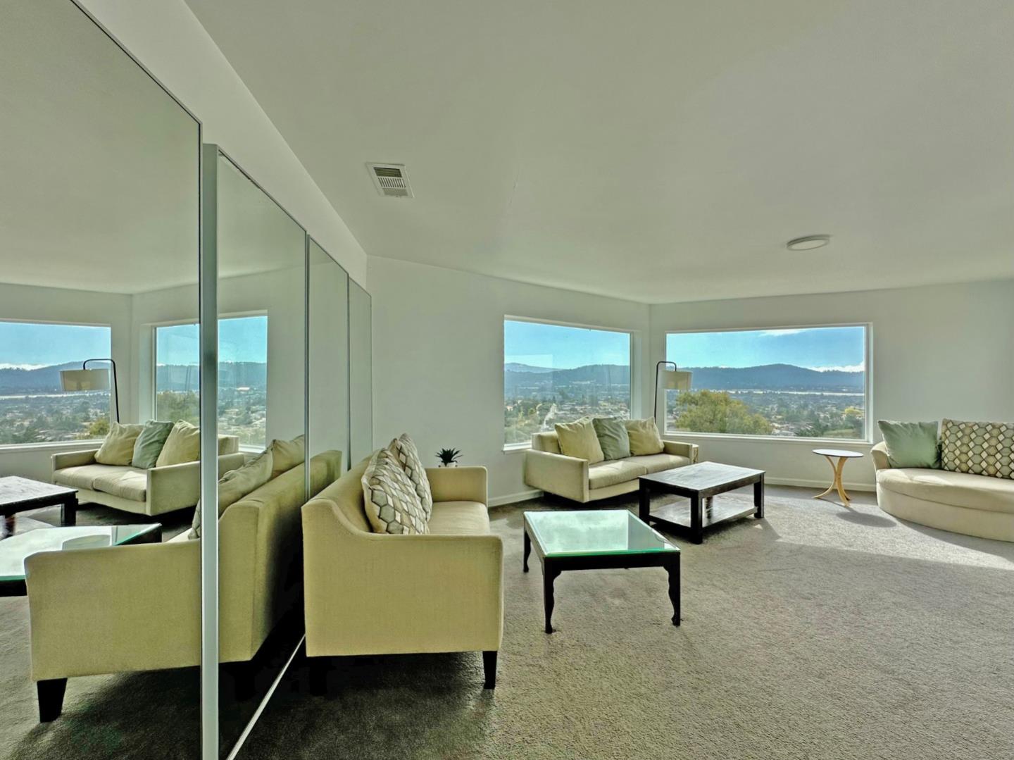 Detail Gallery Image 8 of 77 For 1364 Skyview Dr, Seaside,  CA 93955 - 7 Beds | 3/1 Baths