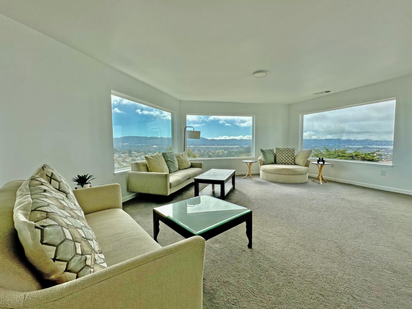 Detail Gallery Image 9 of 77 For 1364 Skyview Dr, Seaside,  CA 93955 - 7 Beds | 3/1 Baths