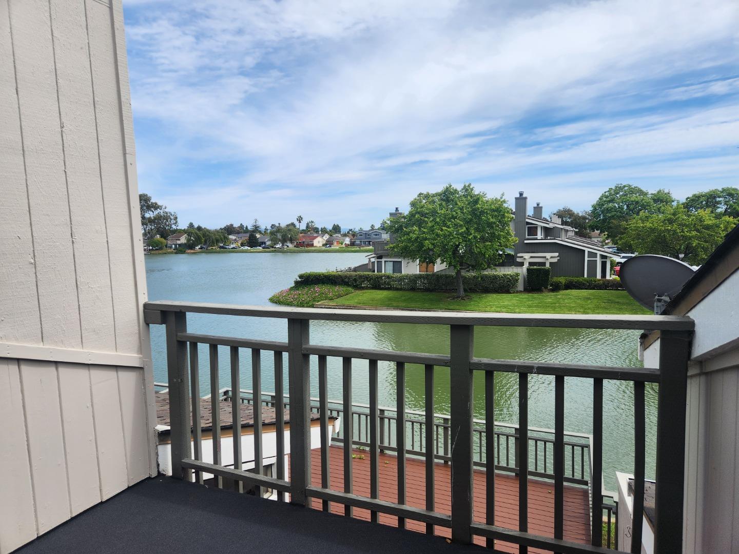 Detail Gallery Image 12 of 24 For 626 Marlin Ct, Redwood City,  CA 94065 - 3 Beds | 3 Baths