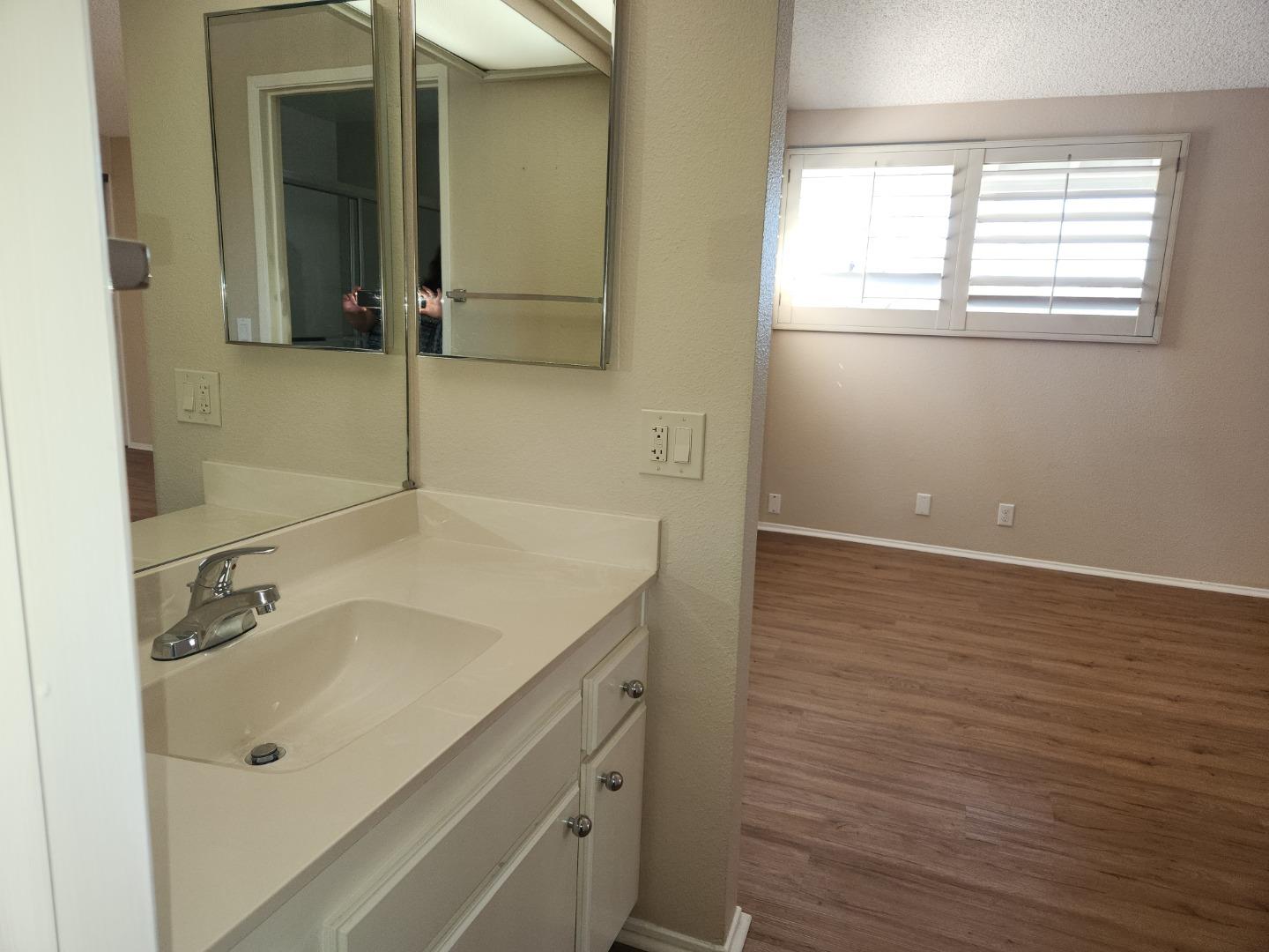 Detail Gallery Image 21 of 24 For 626 Marlin Ct, Redwood City,  CA 94065 - 3 Beds | 3 Baths