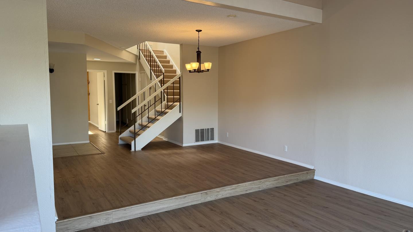 Detail Gallery Image 4 of 24 For 626 Marlin Ct, Redwood City,  CA 94065 - 3 Beds | 3 Baths