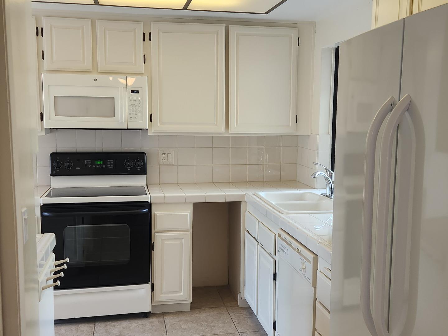 Detail Gallery Image 5 of 24 For 626 Marlin Ct, Redwood City,  CA 94065 - 3 Beds | 3 Baths