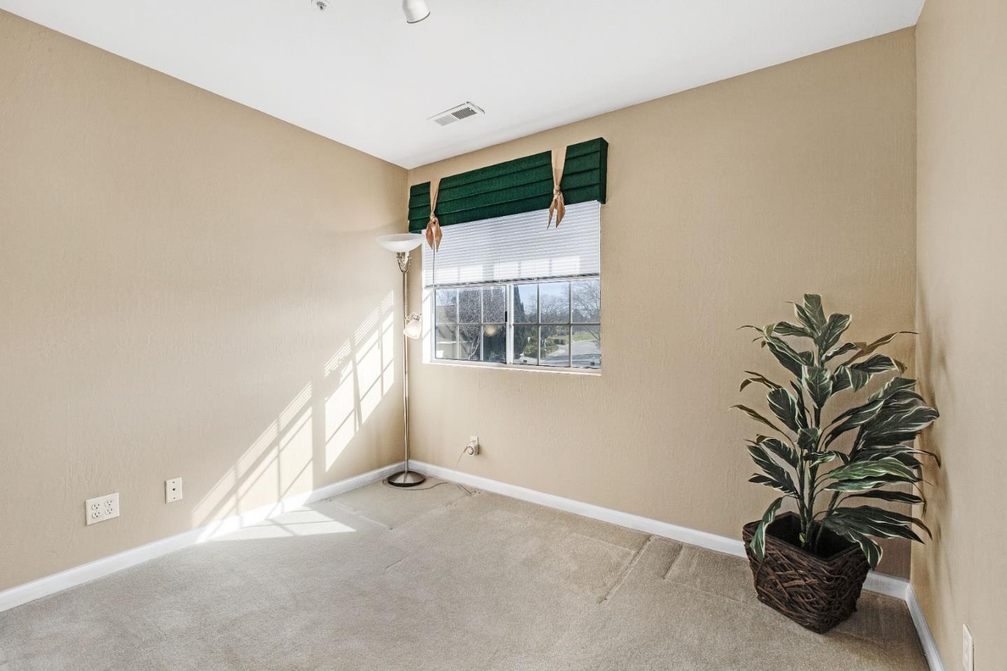 Detail Gallery Image 21 of 25 For 639 Mercado Ct, Milpitas,  CA 95035 - 4 Beds | 2/1 Baths