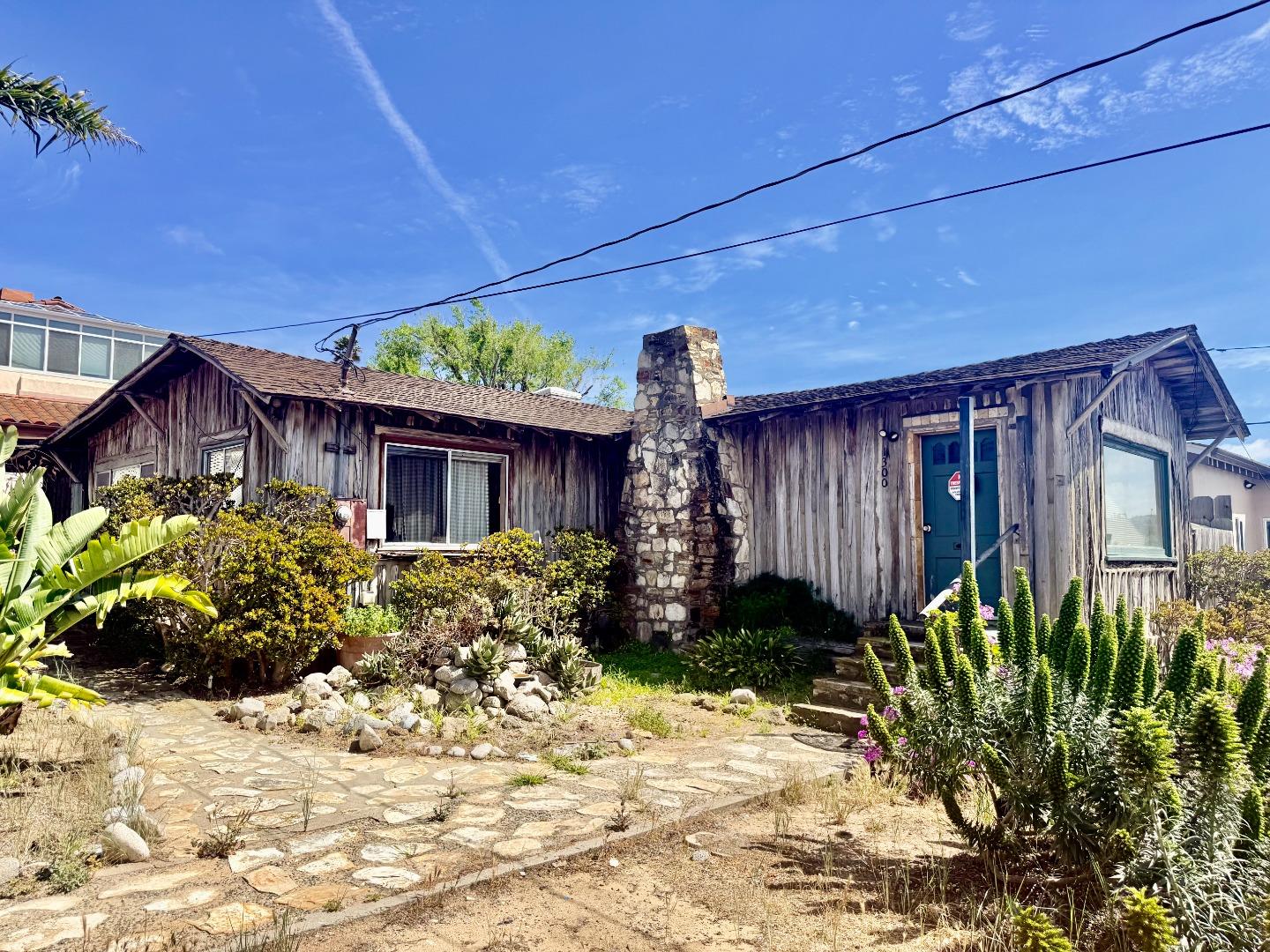 Detail Gallery Image 4 of 10 For 1300 Ord Grove Ave, Seaside,  CA 93955 - 3 Beds | 1 Baths