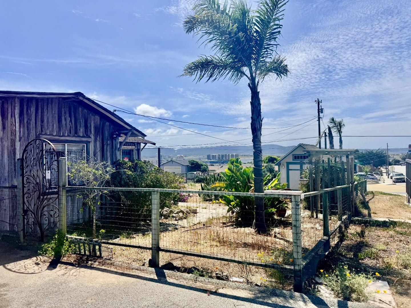 Detail Gallery Image 7 of 10 For 1300 Ord Grove Ave, Seaside,  CA 93955 - 3 Beds | 1 Baths