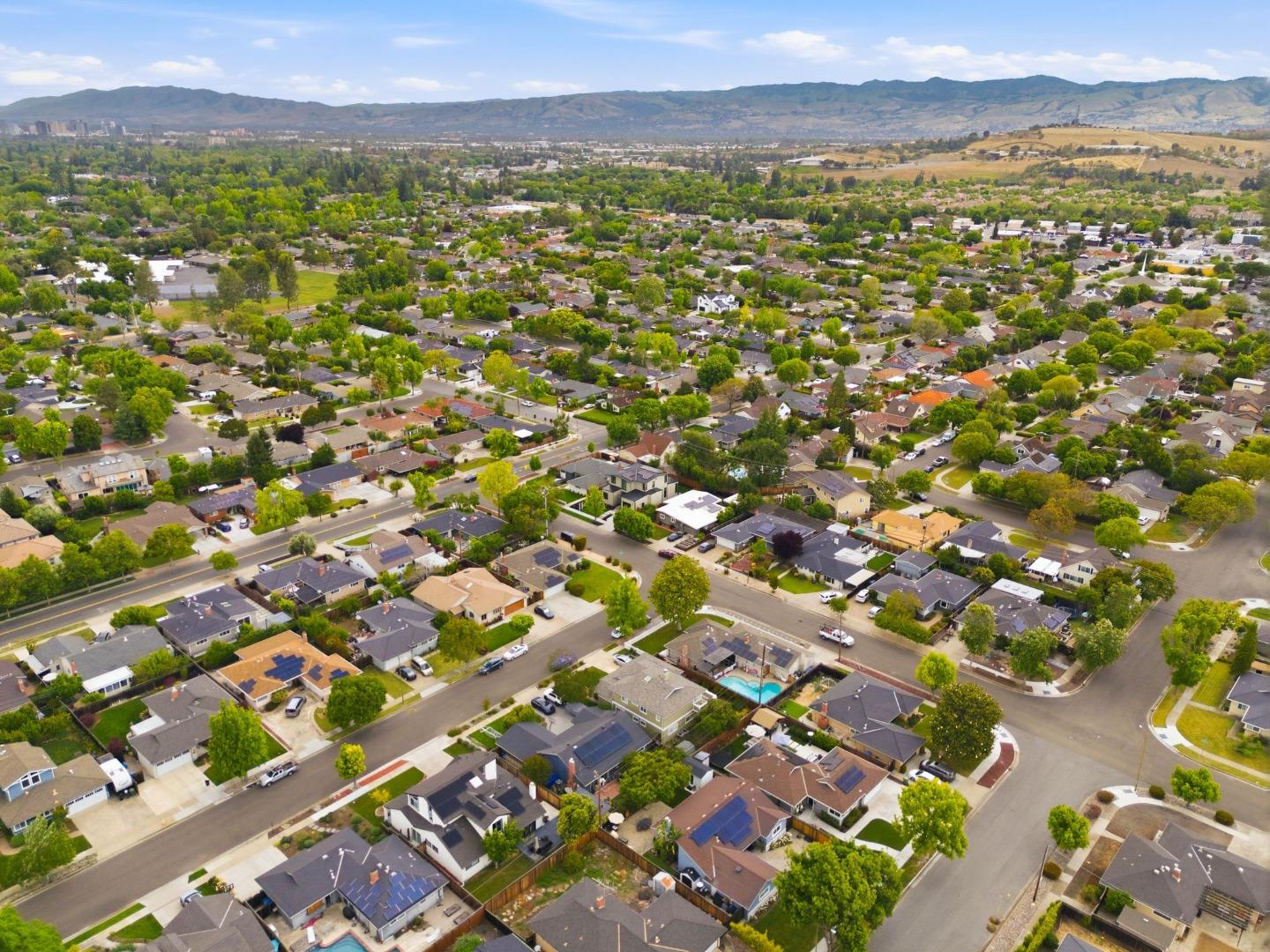 Detail Gallery Image 43 of 55 For 3012 Vistamont Dr, San Jose,  CA 95118 - 5 Beds | 3 Baths