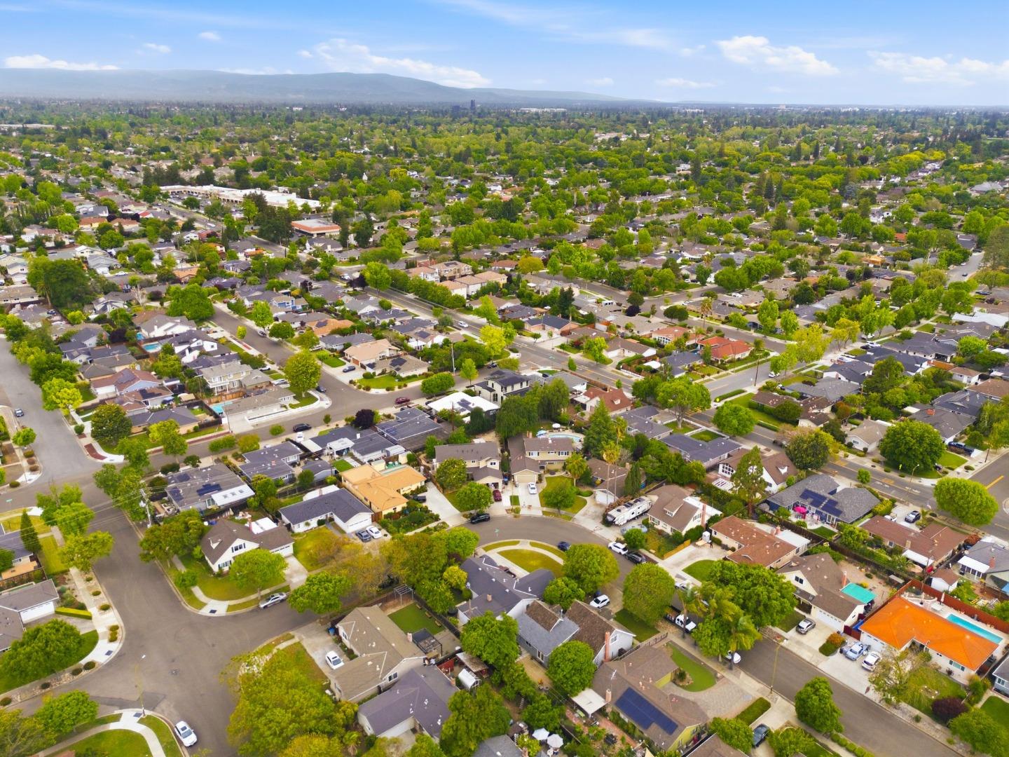 Detail Gallery Image 44 of 55 For 3012 Vistamont Dr, San Jose,  CA 95118 - 5 Beds | 3 Baths