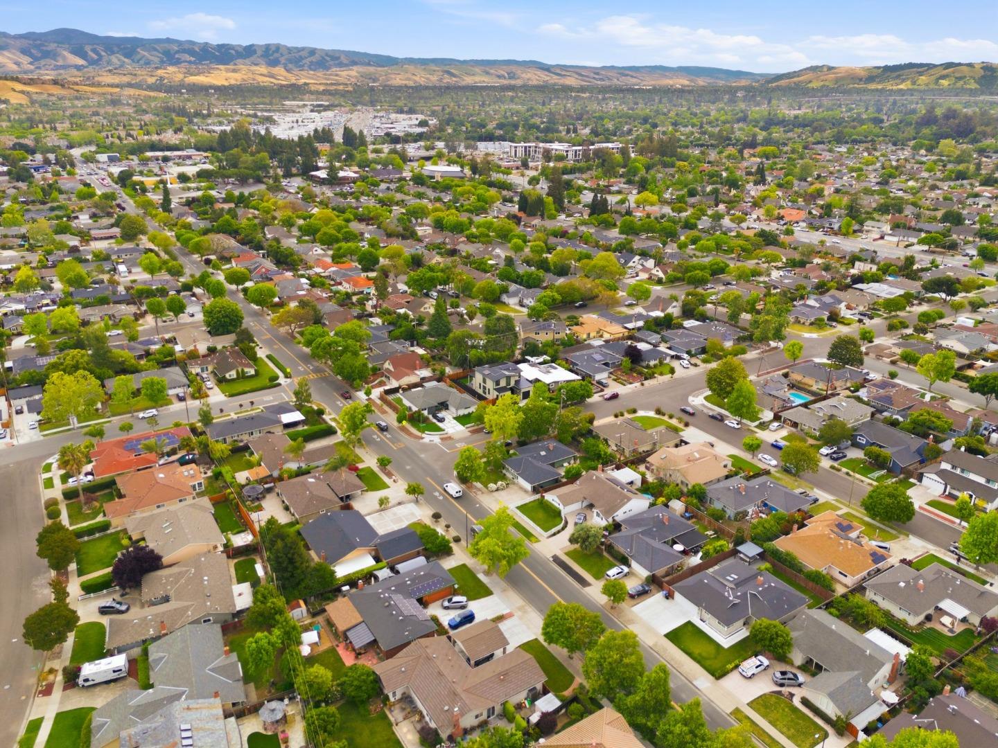 Detail Gallery Image 45 of 55 For 3012 Vistamont Dr, San Jose,  CA 95118 - 5 Beds | 3 Baths