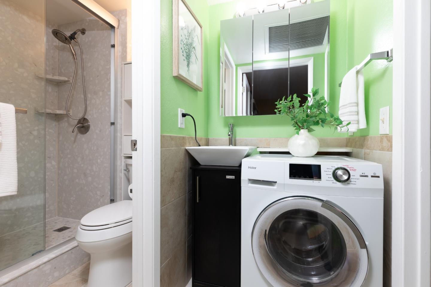 Detail Gallery Image 10 of 20 For Glenwood Cir,  Monterey,  CA 93940 - 1 Beds | 1 Baths