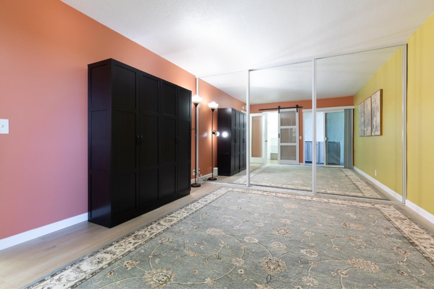 Detail Gallery Image 11 of 20 For Glenwood Cir,  Monterey,  CA 93940 - 1 Beds | 1 Baths