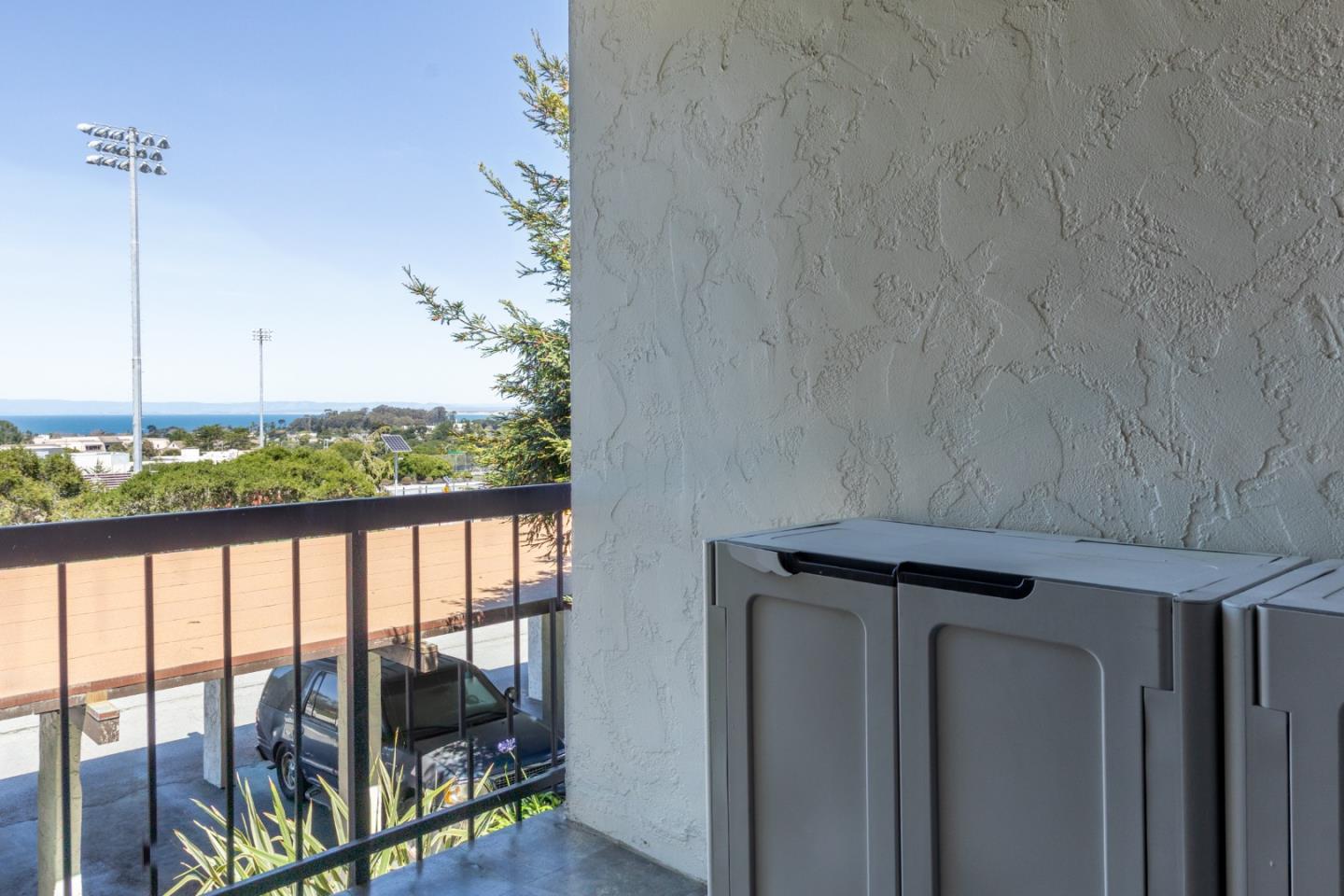 Detail Gallery Image 14 of 20 For Glenwood Cir,  Monterey,  CA 93940 - 1 Beds | 1 Baths
