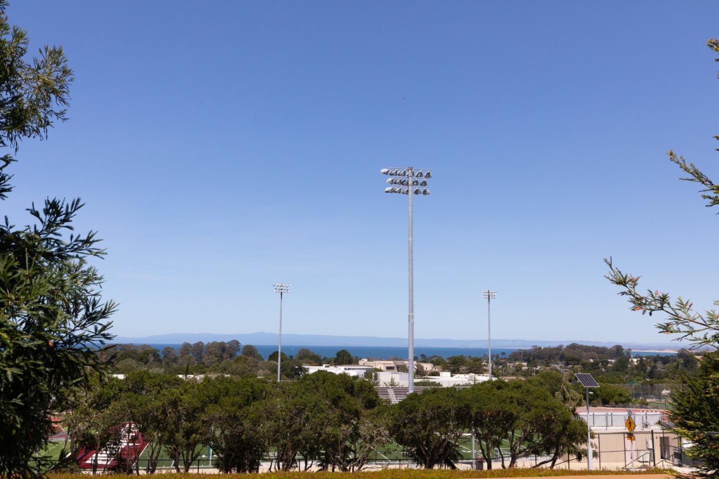 Detail Gallery Image 2 of 20 For Glenwood Cir,  Monterey,  CA 93940 - 1 Beds | 1 Baths