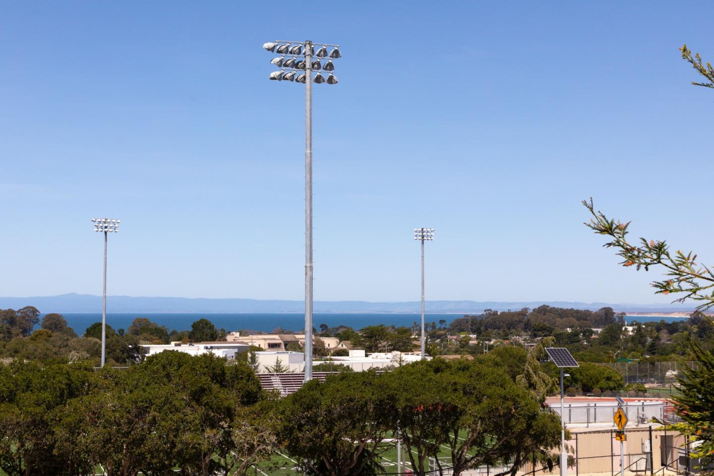 Detail Gallery Image 3 of 20 For Glenwood Cir,  Monterey,  CA 93940 - 1 Beds | 1 Baths