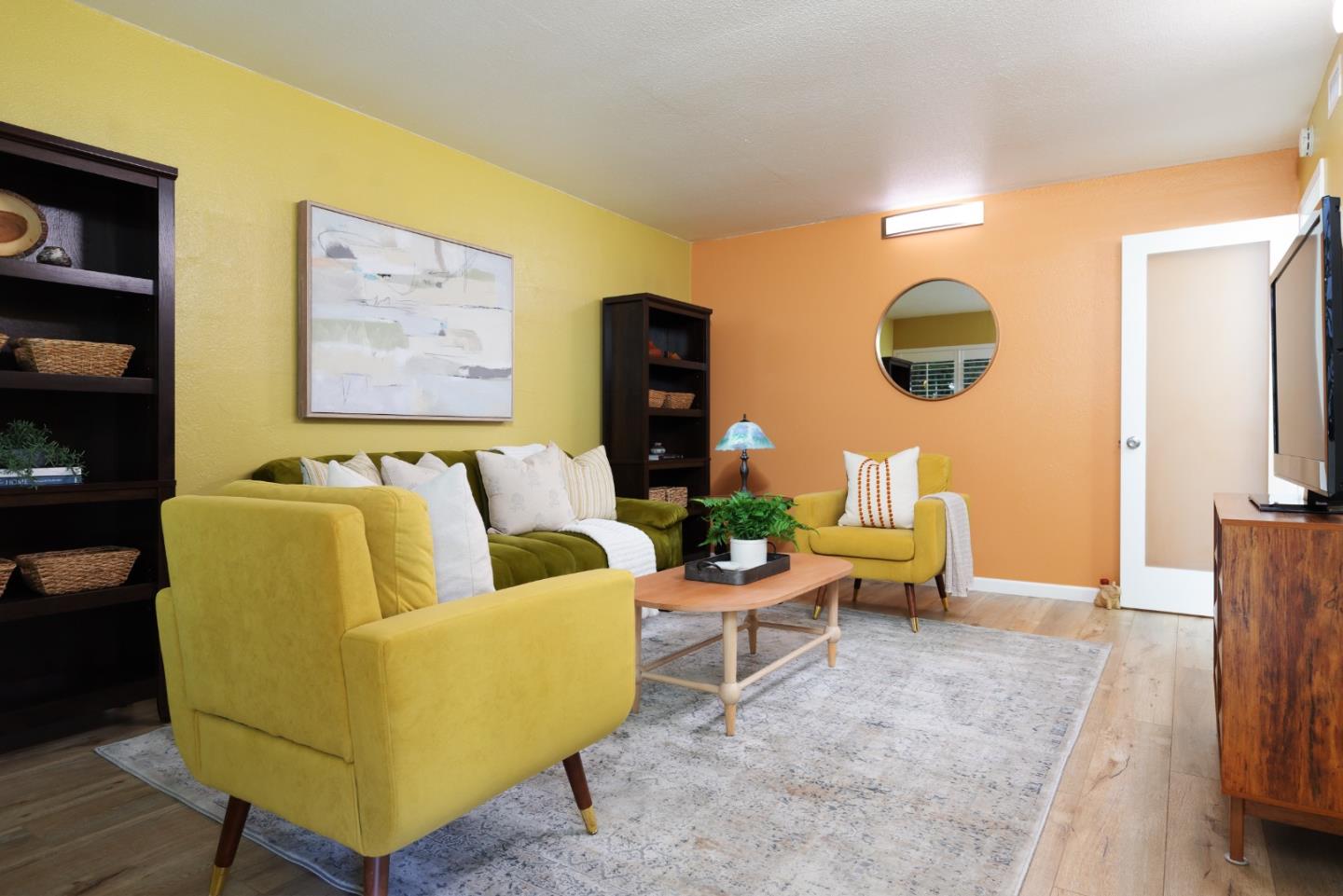 Detail Gallery Image 4 of 20 For Glenwood Cir,  Monterey,  CA 93940 - 1 Beds | 1 Baths