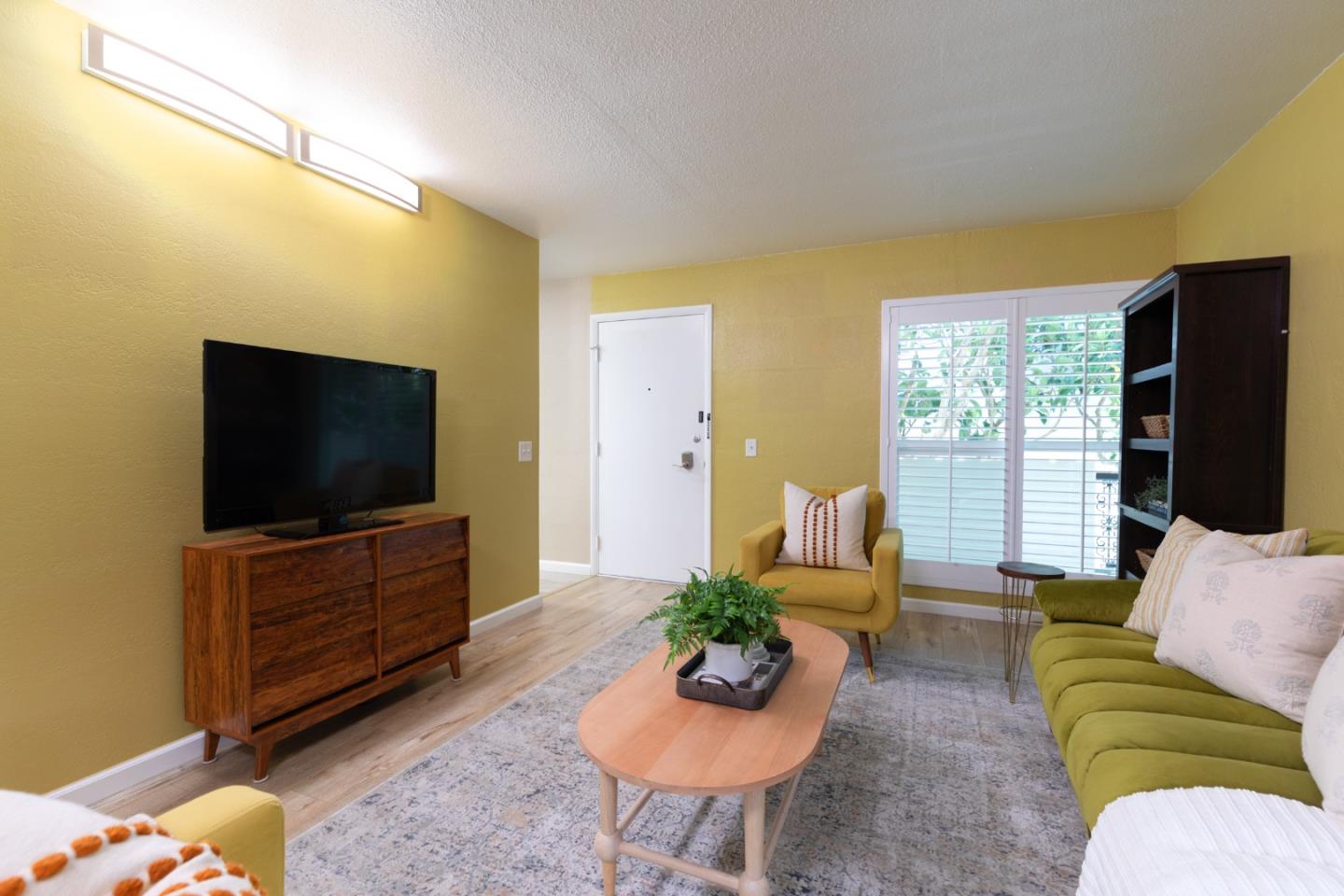 Detail Gallery Image 5 of 20 For Glenwood Cir,  Monterey,  CA 93940 - 1 Beds | 1 Baths