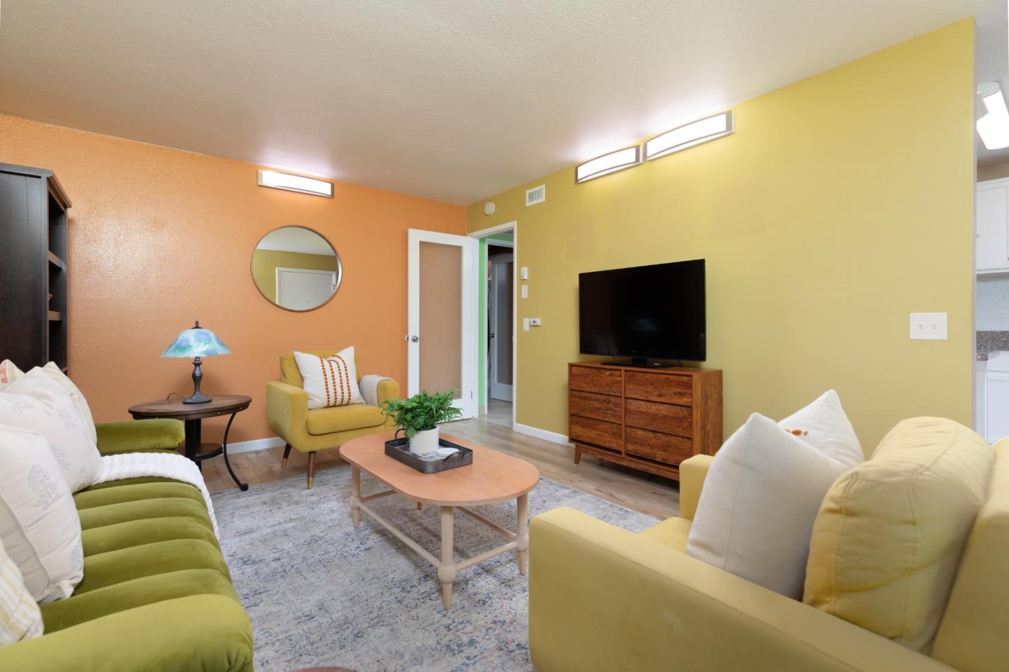 Detail Gallery Image 6 of 20 For Glenwood Cir,  Monterey,  CA 93940 - 1 Beds | 1 Baths