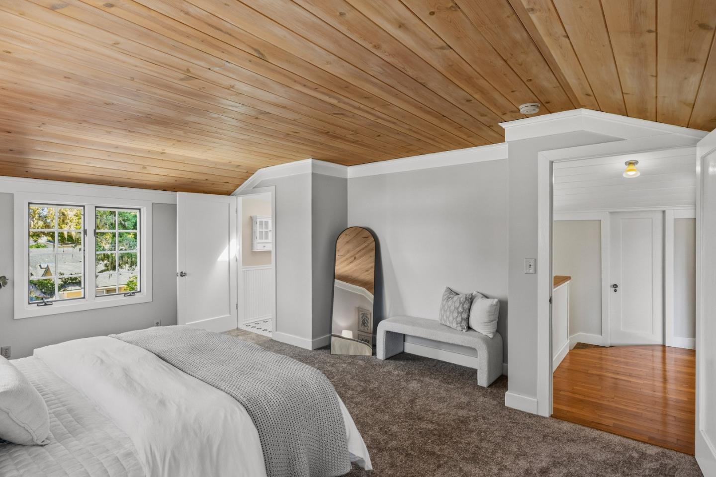 Detail Gallery Image 13 of 24 For 225 17 Mile Dr, Pacific Grove,  CA 93950 - 4 Beds | 2/1 Baths