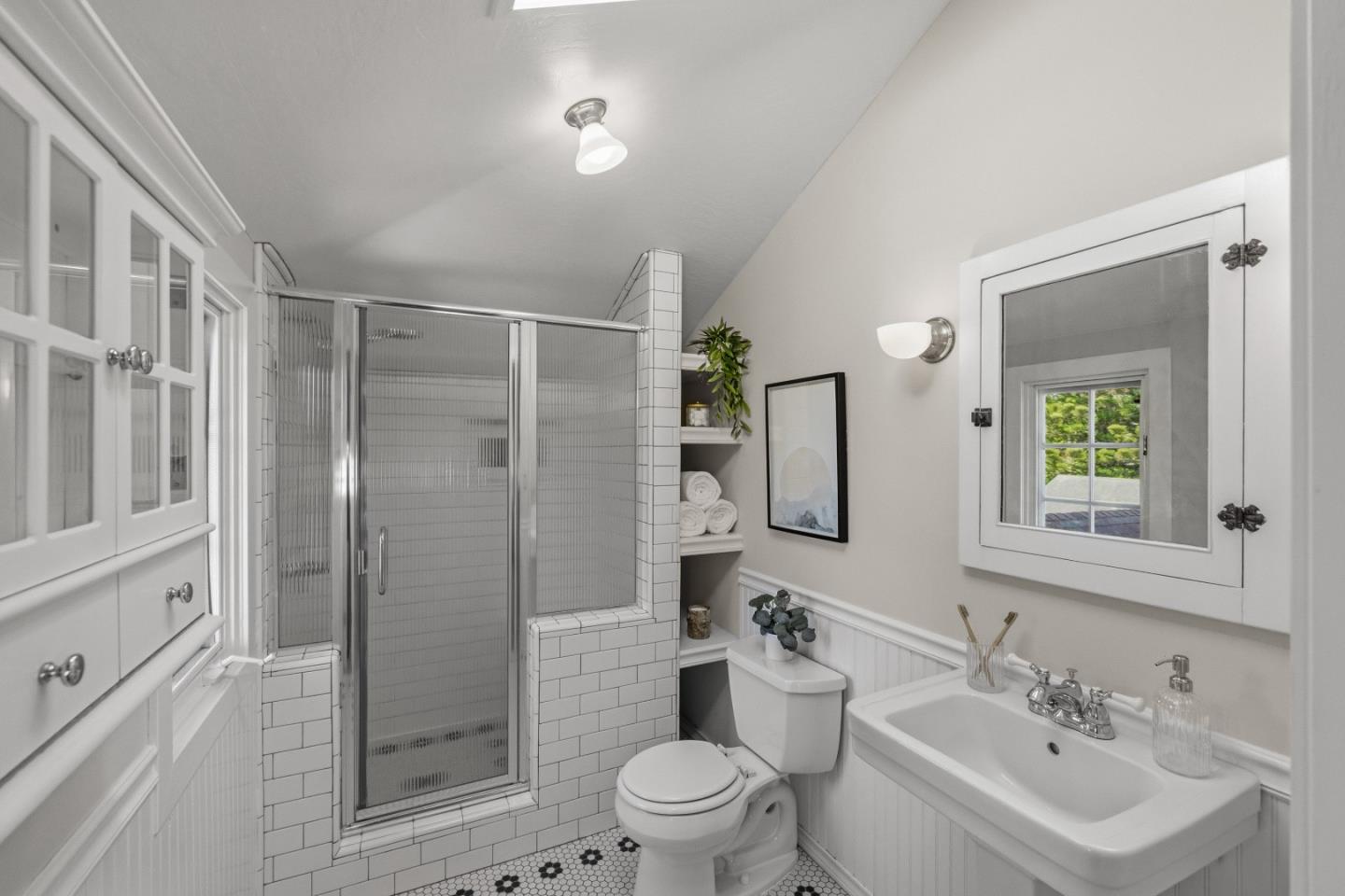 Detail Gallery Image 14 of 24 For 225 17 Mile Dr, Pacific Grove,  CA 93950 - 4 Beds | 2/1 Baths