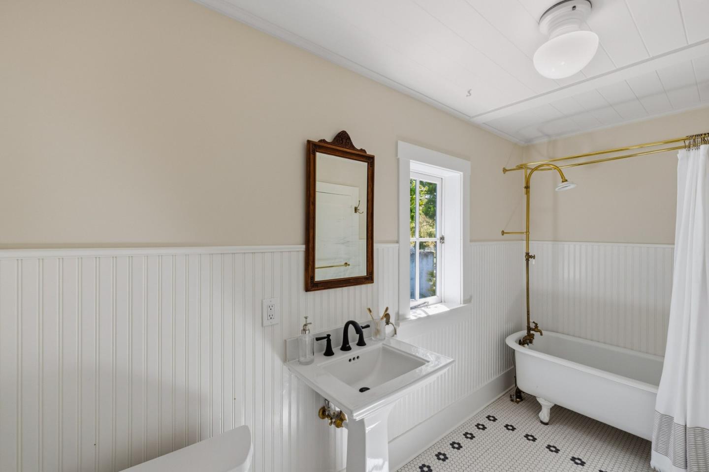 Detail Gallery Image 15 of 24 For 225 17 Mile Dr, Pacific Grove,  CA 93950 - 4 Beds | 2/1 Baths