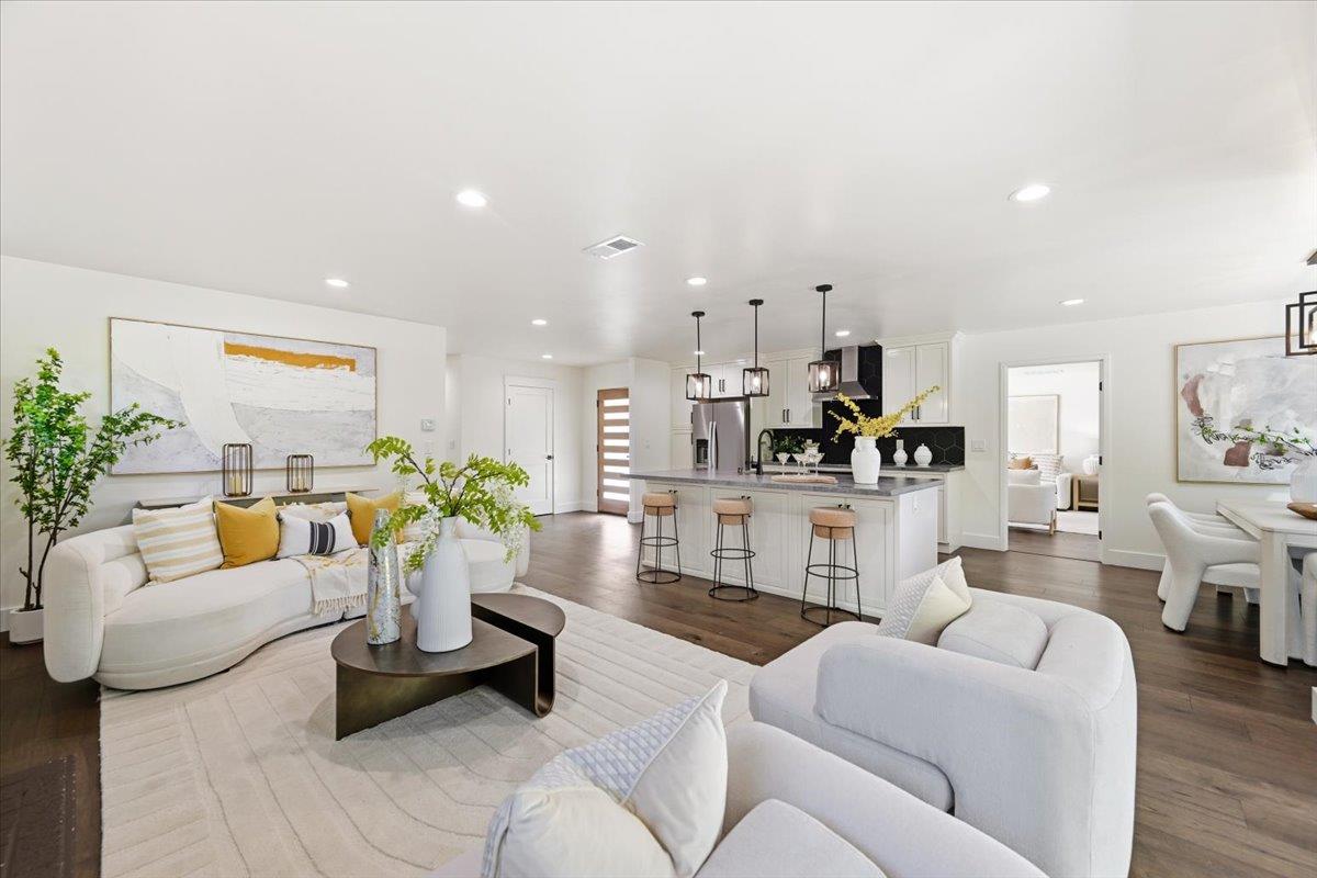 Front Image Thumbnail for ML82043466