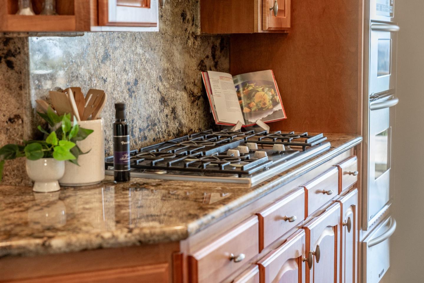 Detail Gallery Image 10 of 53 For 960 Smith Rd, Watsonville,  CA 95076 - 5 Beds | 4 Baths