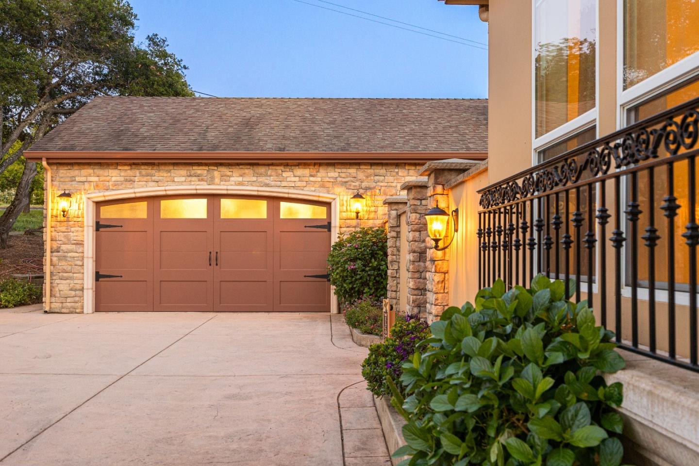 Detail Gallery Image 15 of 53 For 960 Smith Rd, Watsonville,  CA 95076 - 5 Beds | 4 Baths