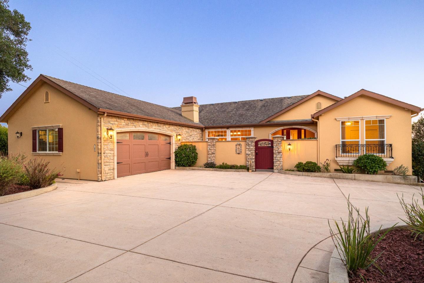 Detail Gallery Image 2 of 53 For 960 Smith Rd, Watsonville,  CA 95076 - 5 Beds | 4 Baths