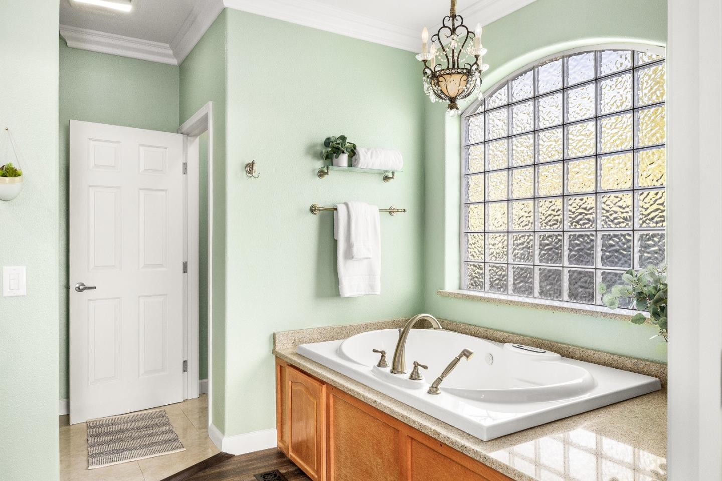 Detail Gallery Image 28 of 53 For 960 Smith Rd, Watsonville,  CA 95076 - 5 Beds | 4 Baths