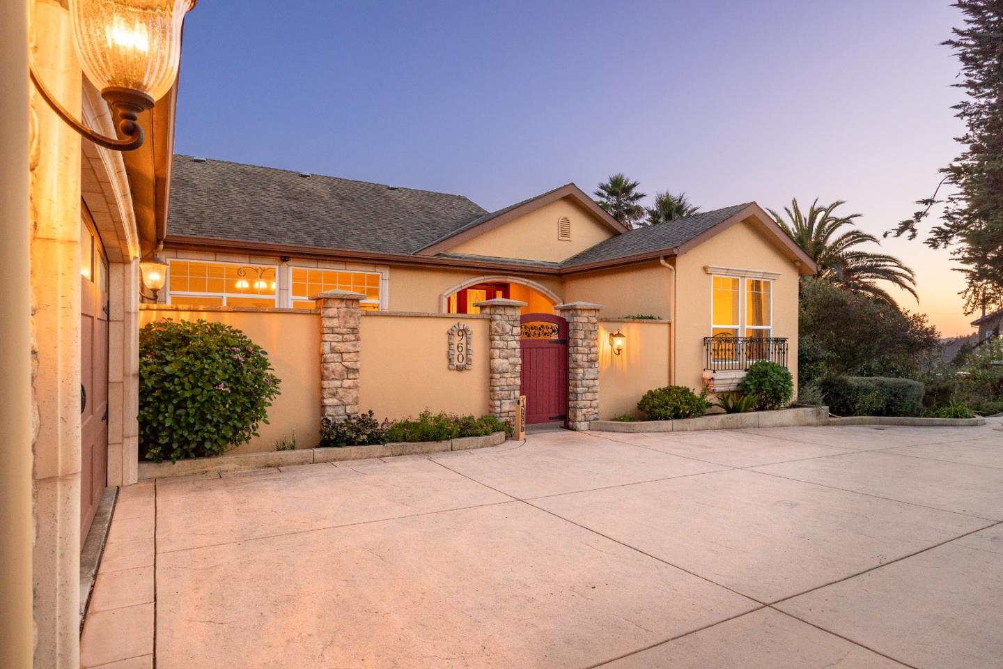 Detail Gallery Image 4 of 53 For 960 Smith Rd, Watsonville,  CA 95076 - 5 Beds | 4 Baths