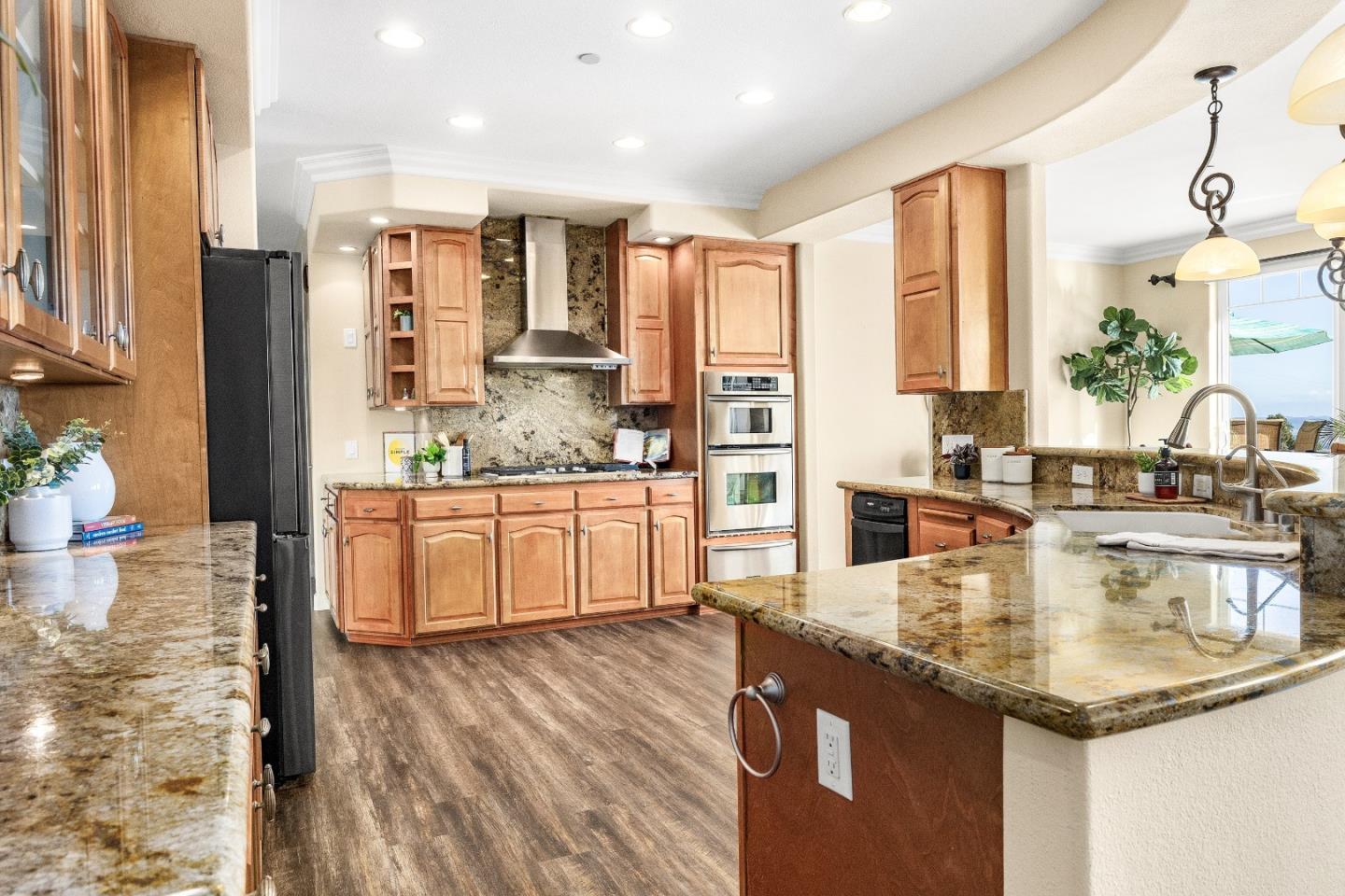 Detail Gallery Image 9 of 53 For 960 Smith Rd, Watsonville,  CA 95076 - 5 Beds | 4 Baths