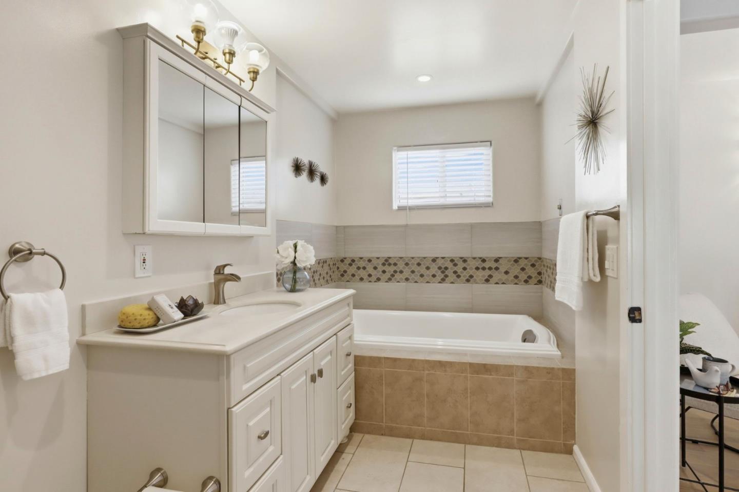 Detail Gallery Image 35 of 57 For 2468 Maxwell, Oakland,  CA 94601 - 4 Beds | 3 Baths