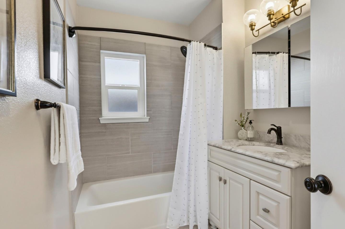 Detail Gallery Image 37 of 57 For 2468 Maxwell, Oakland,  CA 94601 - 4 Beds | 3 Baths