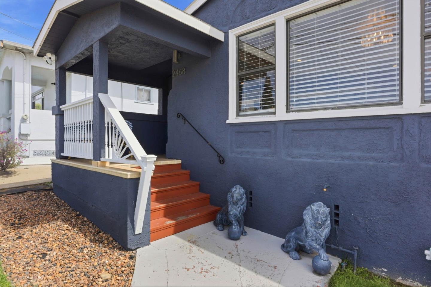 Detail Gallery Image 4 of 57 For 2468 Maxwell, Oakland,  CA 94601 - 4 Beds | 3 Baths