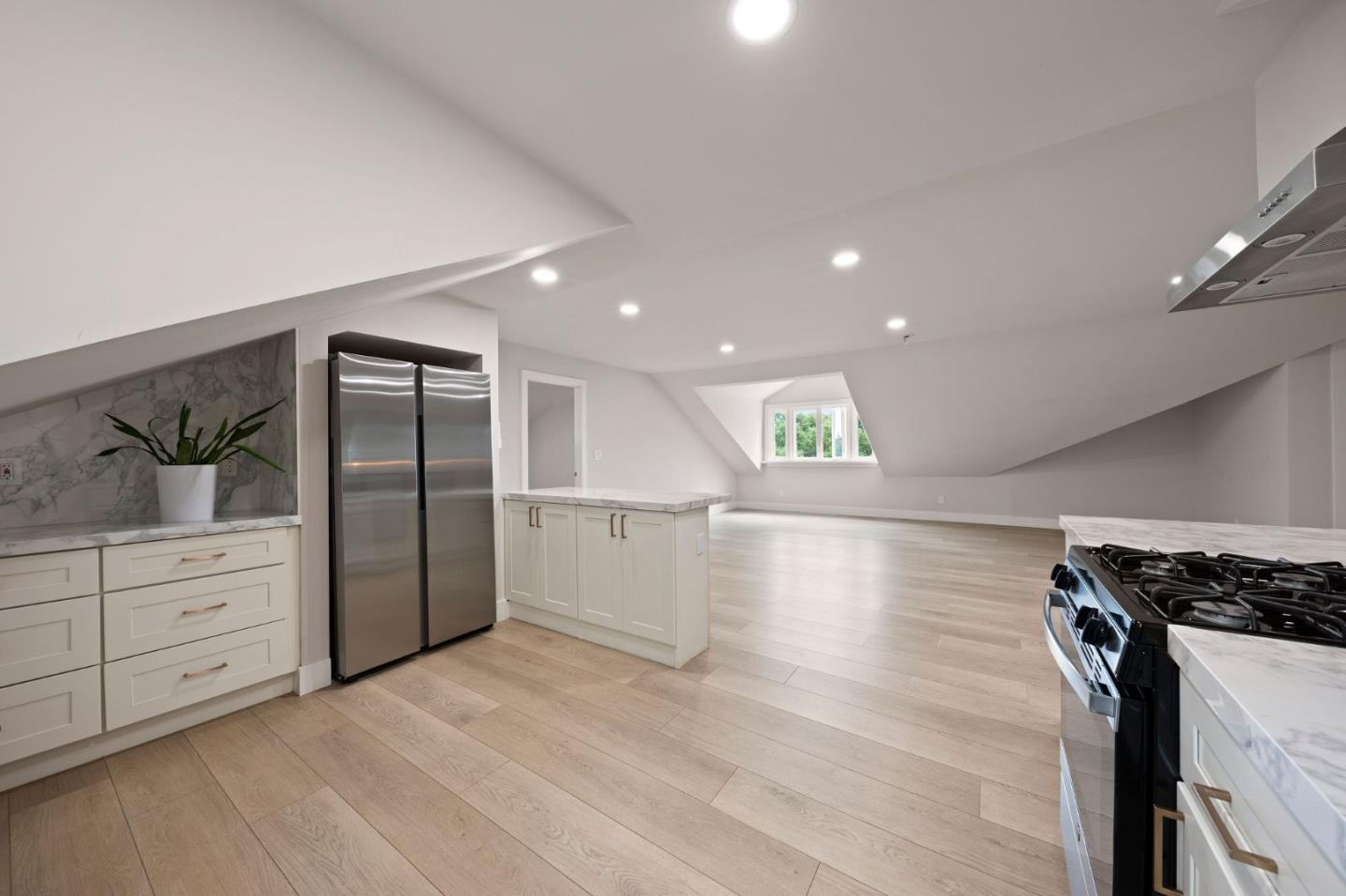 Detail Gallery Image 12 of 16 For 29 1st St, Corte Madera,  CA 94925 - – Beds | – Baths