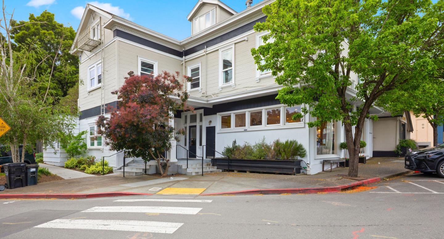 Detail Gallery Image 2 of 16 For 29 1st St, Corte Madera,  CA 94925 - – Beds | – Baths