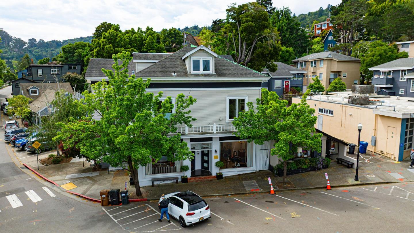 Detail Gallery Image 4 of 16 For 29 1st St, Corte Madera,  CA 94925 - – Beds | – Baths