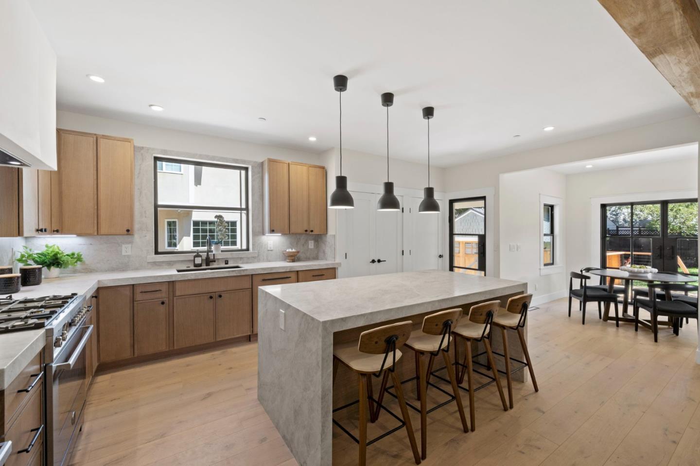 Detail Gallery Image 14 of 60 For 1117 Palm Dr, Burlingame,  CA 94010 - 4 Beds | 3 Baths